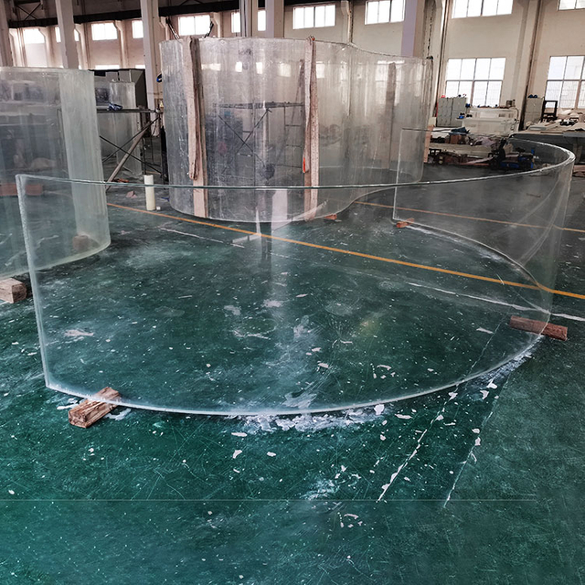 Gebogen, naadloos, krachtig: op maat gemaakte acrylpanelen voor de vorm van uw droomzwembad