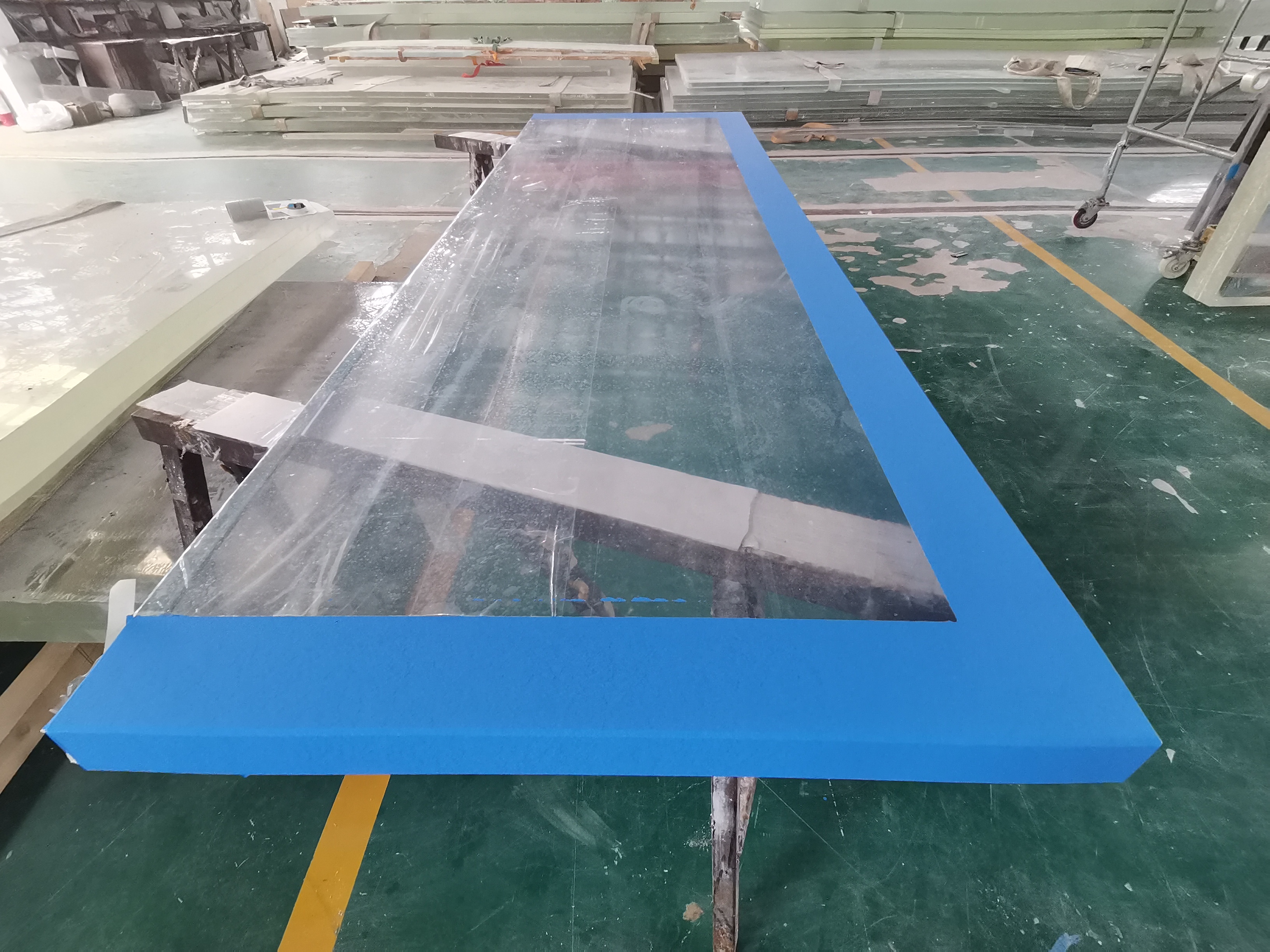 Meriv &ccedil;awa Panel&ecirc;n Acrylic ji bo D&icirc;war&ecirc;n Hewz&ecirc; boyax dike