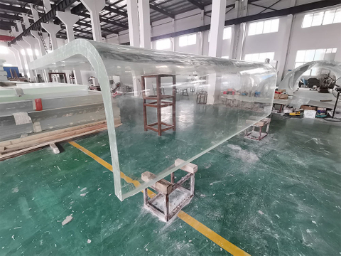 Povedzme v&aacute;m z niekoľk&yacute;ch uhlov, prečo použ&iacute;vame akryl vs. sklo - leyu 