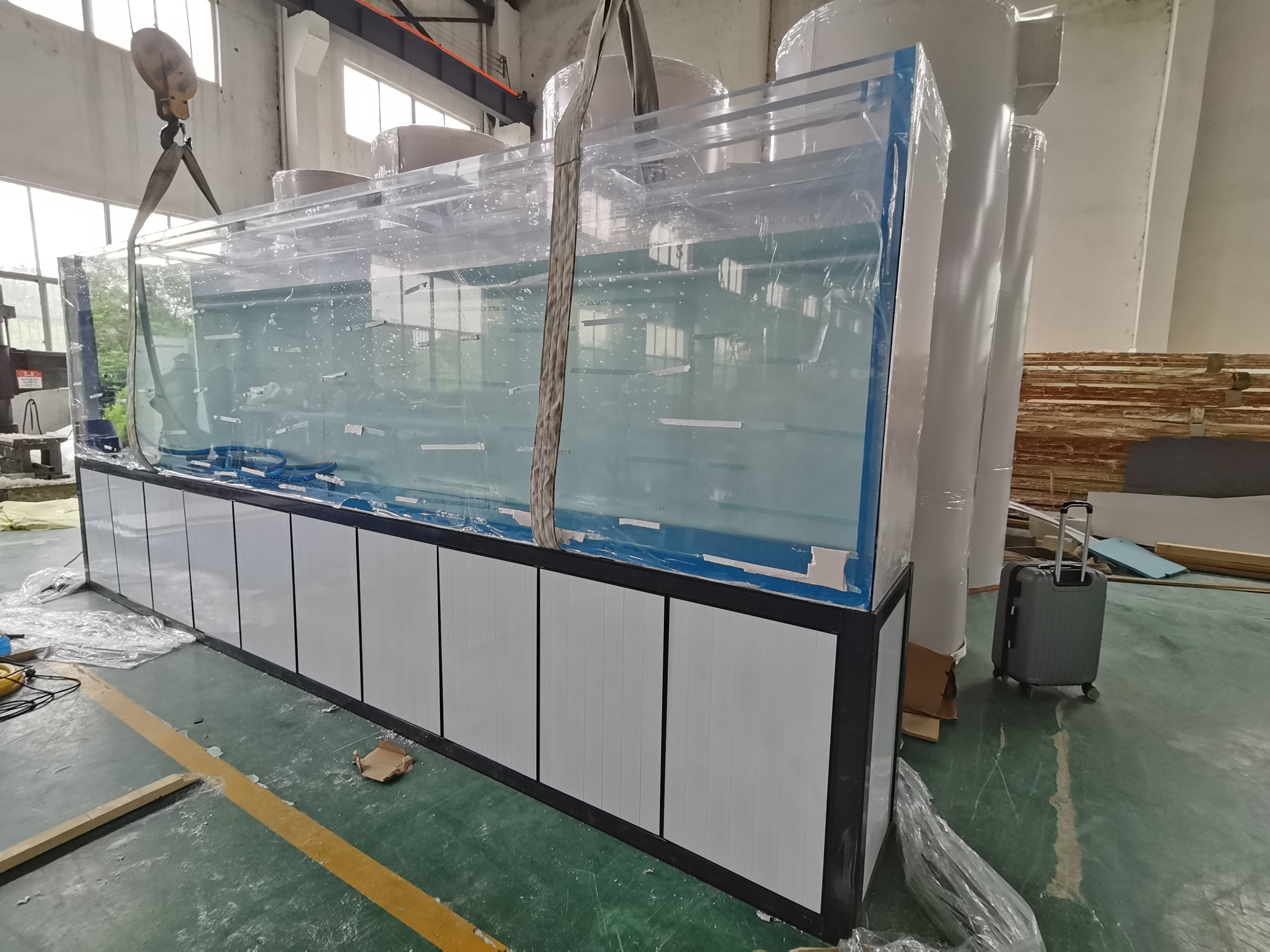 Bakit Isang Acrylic Aquarium - LEYU