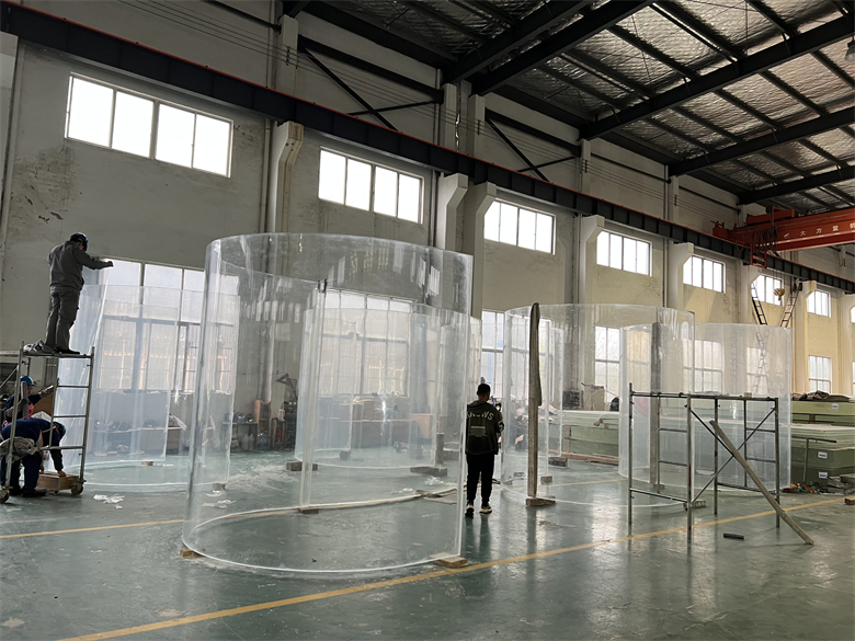 L'acquario a tunnel vicino a noi &egrave; realizzato con lastra acrilica Leyu - Leyu 